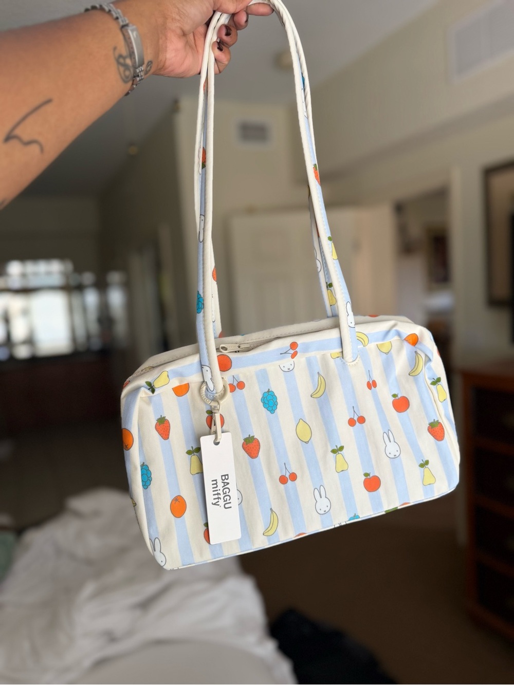 BAGGU x UO Miffy Bowler Cream & Light Blue Stripe Shoulder Bag with Fruit